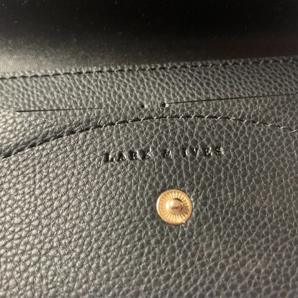 Lark and Ives Cross Body Bag, BNWT Black and Beige w/Gold Toned Fixings - Picture 2 of 6